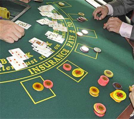 “Chiến Lược Chi Tiết: Hướng Dẫn Đặt Cược Hạn Chế Texas Hold'em”